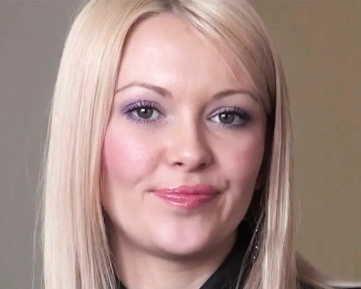 Смотреть порно: С виду скромная девушка дает интервью и трахается у Вудмана на кастинге