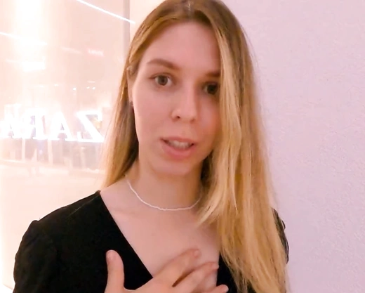 Смотреть порно: Вы взяли трусики, надели на себя и вышлы.. Вам показалось...