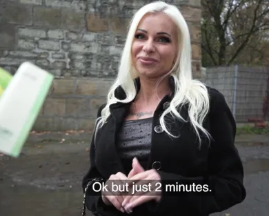 Смотреть порно: Соблазнил зрелую и похотливую училку на секс за деньги