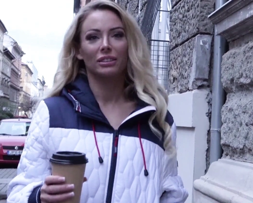 Смотреть порно: Решилась заработать денег за секс с незнакомцем