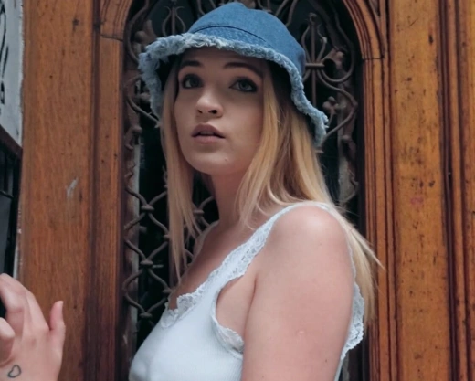 Смотреть порно: Мы ищем таких красивых девушек как ты