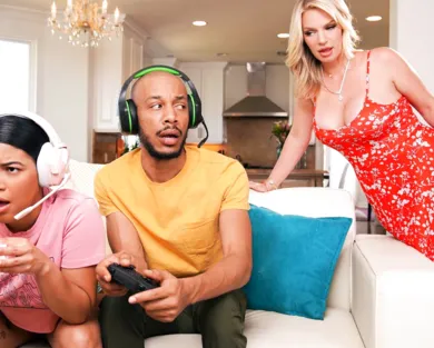 Парень изменяет девушке с тещей у нее дома