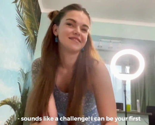 Смотреть порно: Сводная сестра спалила брата на дрочке трусиками и захотела секса