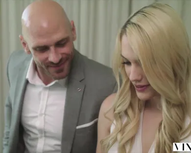 Смотреть порно: Молодая пианистка соблазнила лысого с Браззерс на секс