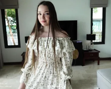 Смотреть порно: Возбудила парня в своем новом платье