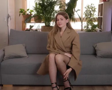 Смотреть порно: Увидела твой профиль в Инстаграме и решила, что ты подходишь для моего видео...